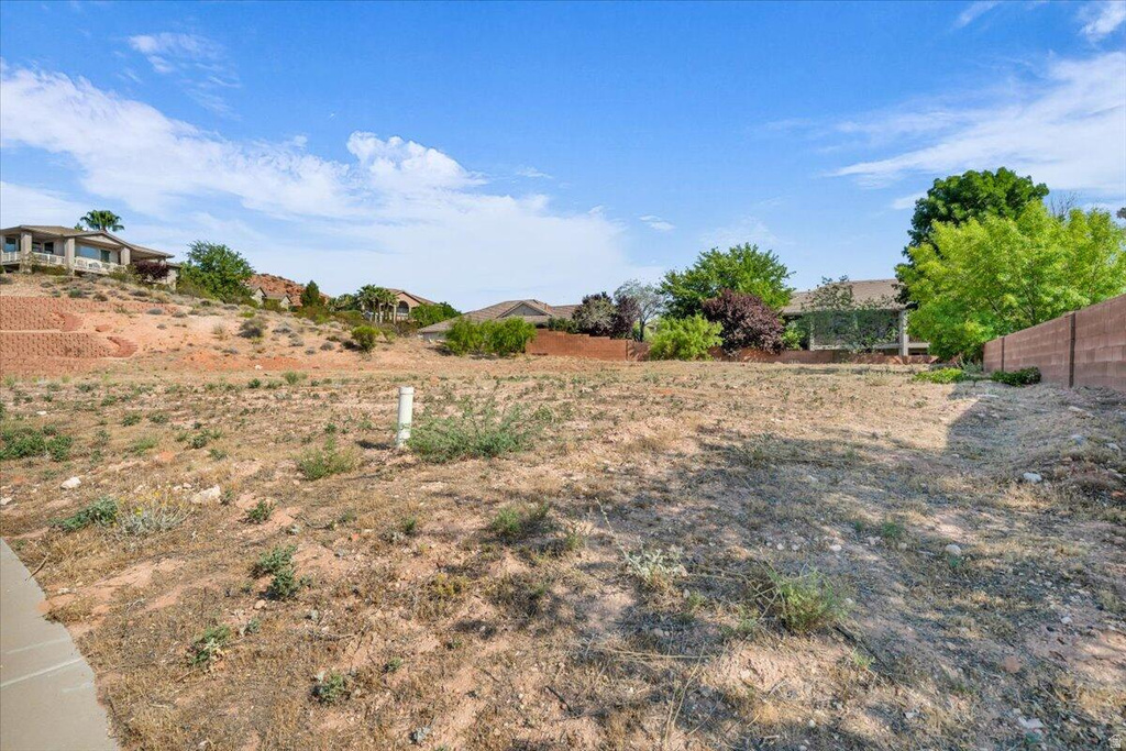 1086 W MONTEZUMA CIR Washington, UT 84780