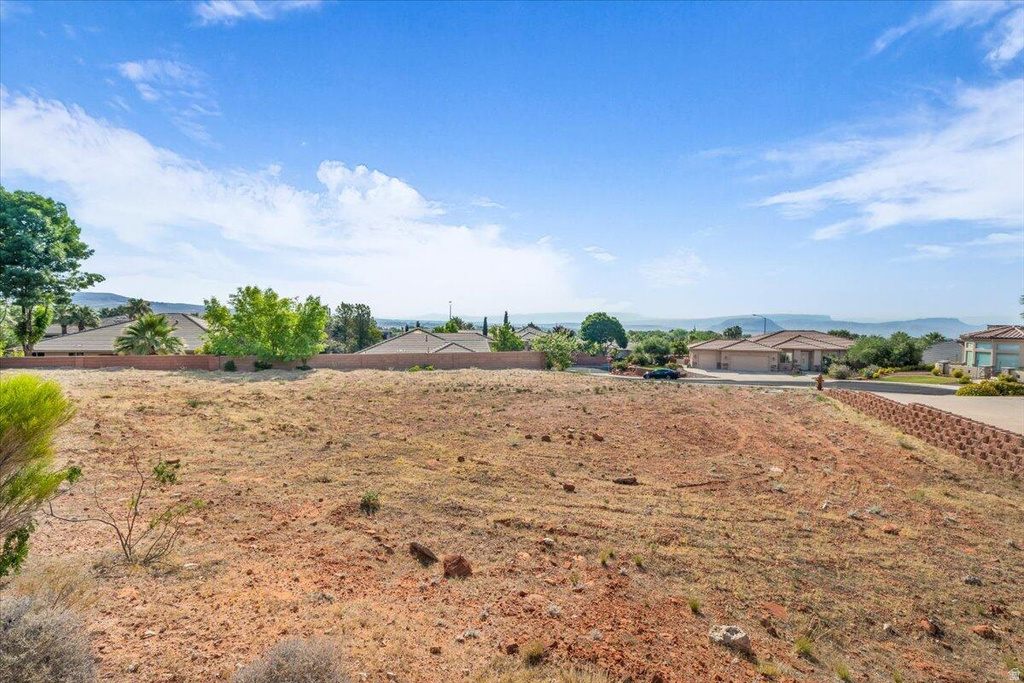 1086 W MONTEZUMA CIR Washington, UT 84780