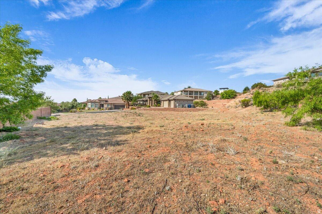 1086 W MONTEZUMA CIR Washington, UT 84780