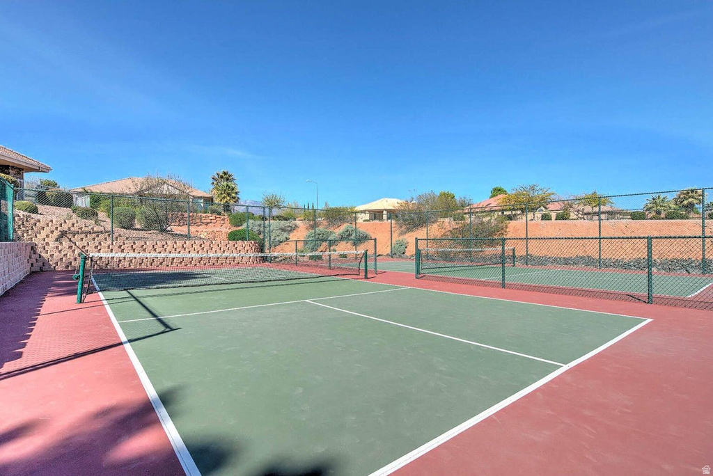 1086 W MONTEZUMA CIR Washington, UT 84780