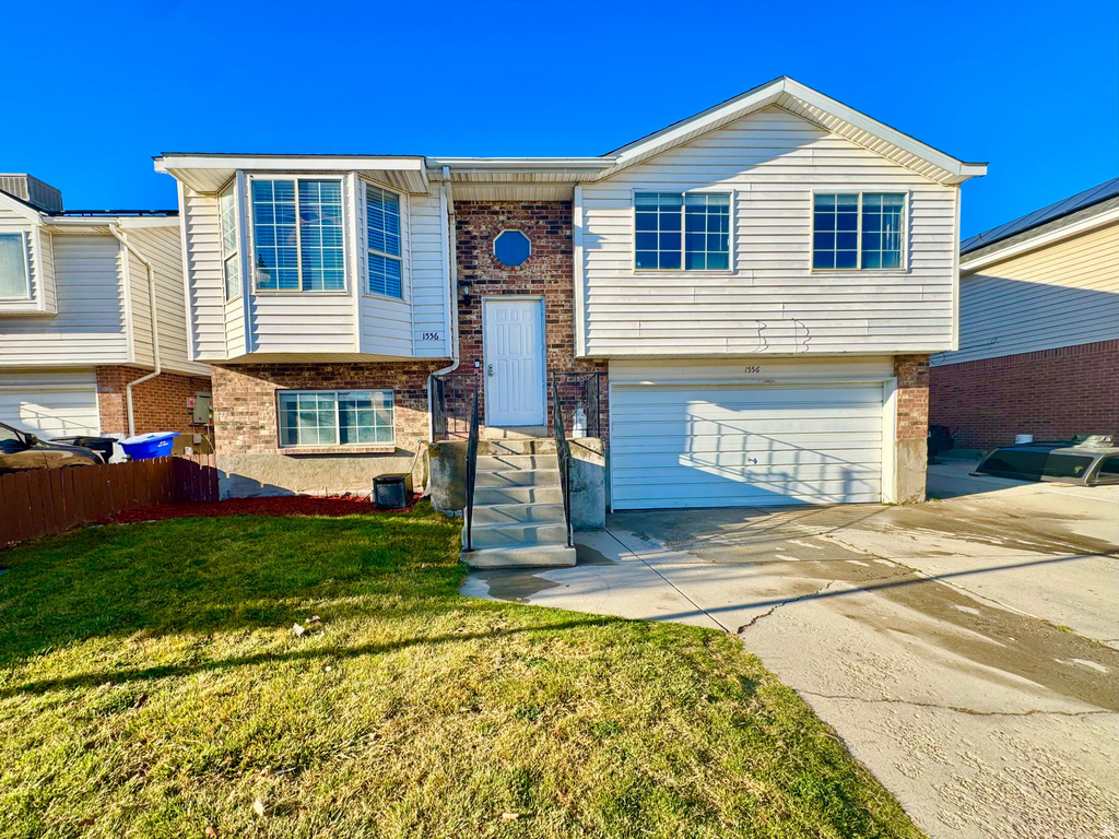 1556 W CRYSTAL DR West Jordan, UT 84084