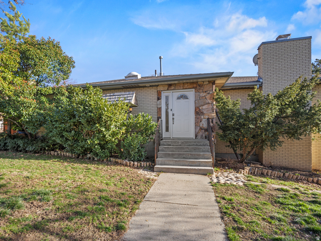 2718 E COMMONWEALTH AVE Salt Lake City, UT 84109