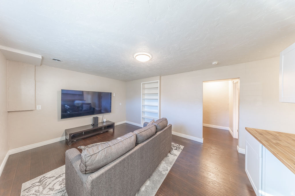 8360 S EL MANICERO WAY Sandy, UT 84093