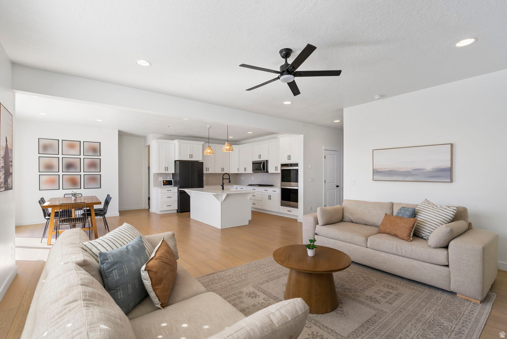 518 E STONEBRIAR DR Eagle Mountain, UT 84005