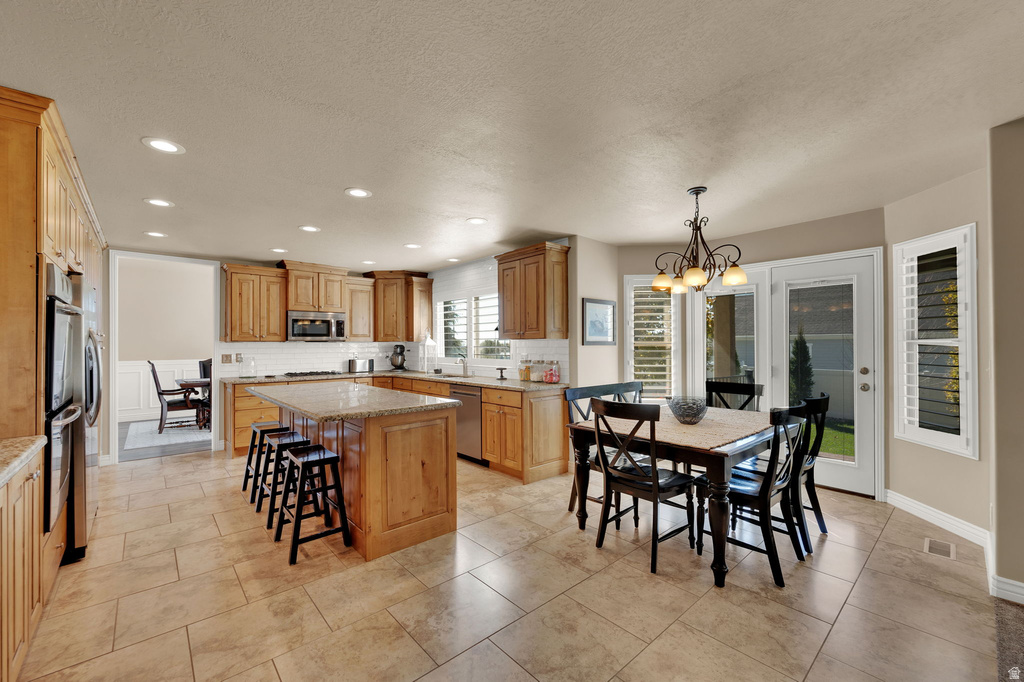 686 WELLINGTON DR Kaysville, UT 84037