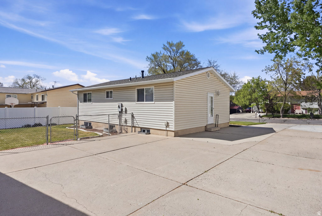574 E ALOHA LN Sandy, UT 84070