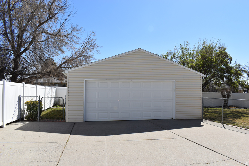 574 E ALOHA LN Sandy, UT 84070