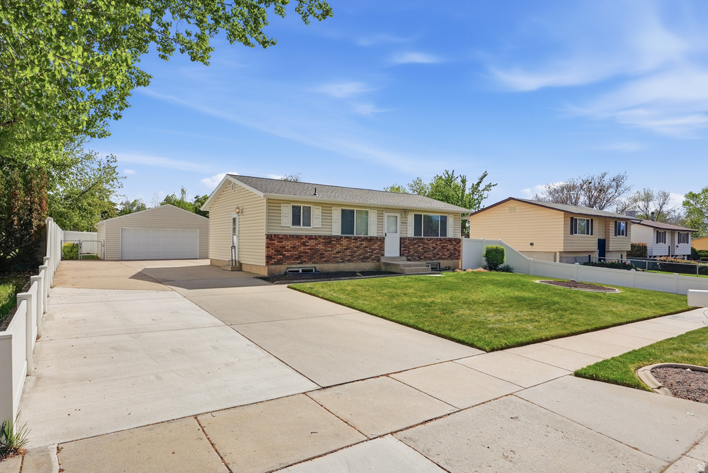 574 E ALOHA LN Sandy, UT 84070