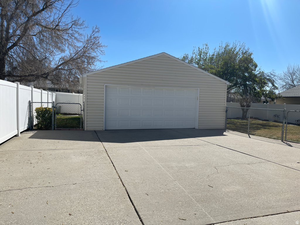 574 E ALOHA LN Sandy, UT 84070