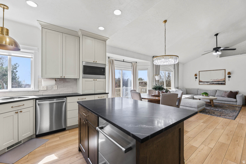 251 W 2125 N Lehi, UT 84043