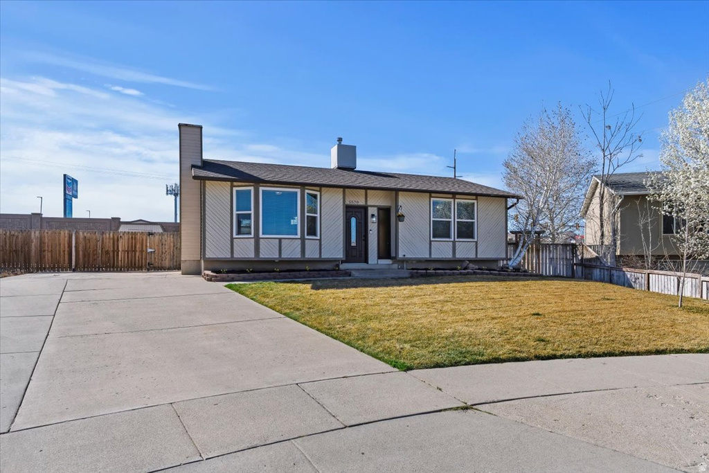 5578 W POACHER CIR Salt Lake City, UT 84118