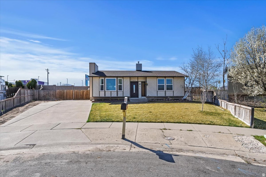 5578 W POACHER CIR Salt Lake City, UT 84118