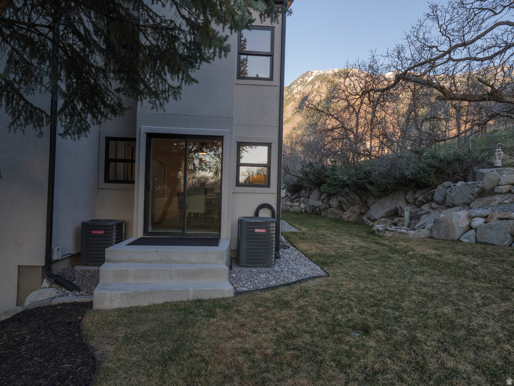 10828 S LOSTWOOD DR Sandy, UT 84092