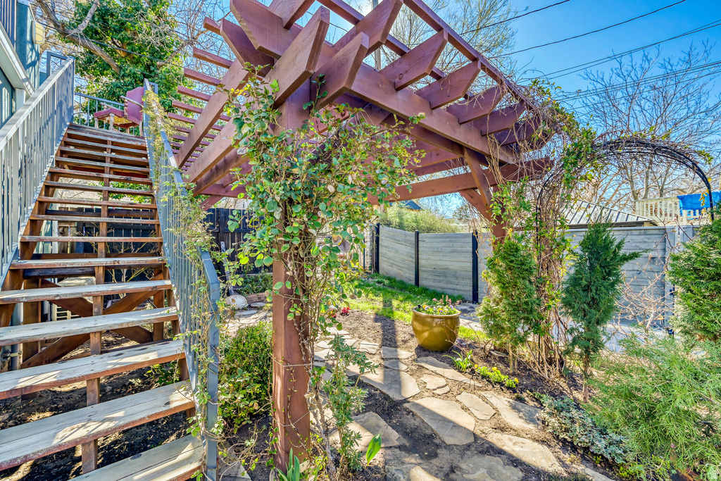 215 S IOWA ST Salt Lake City, UT 84102