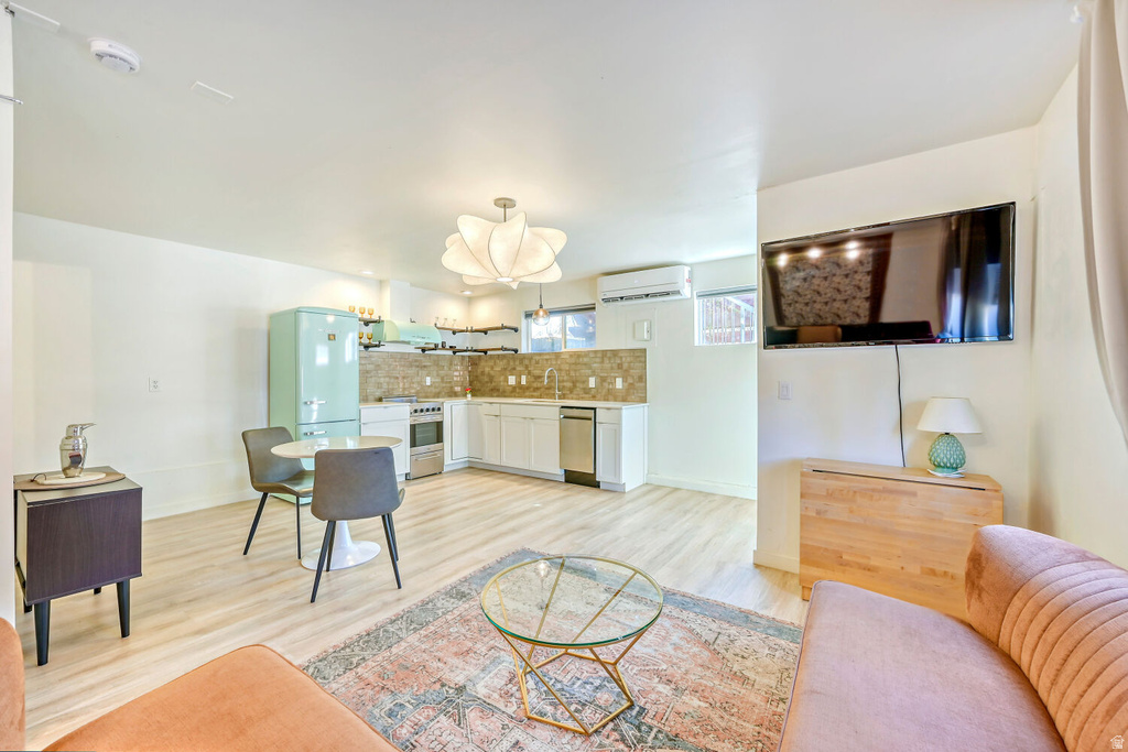 215 S IOWA ST Salt Lake City, UT 84102