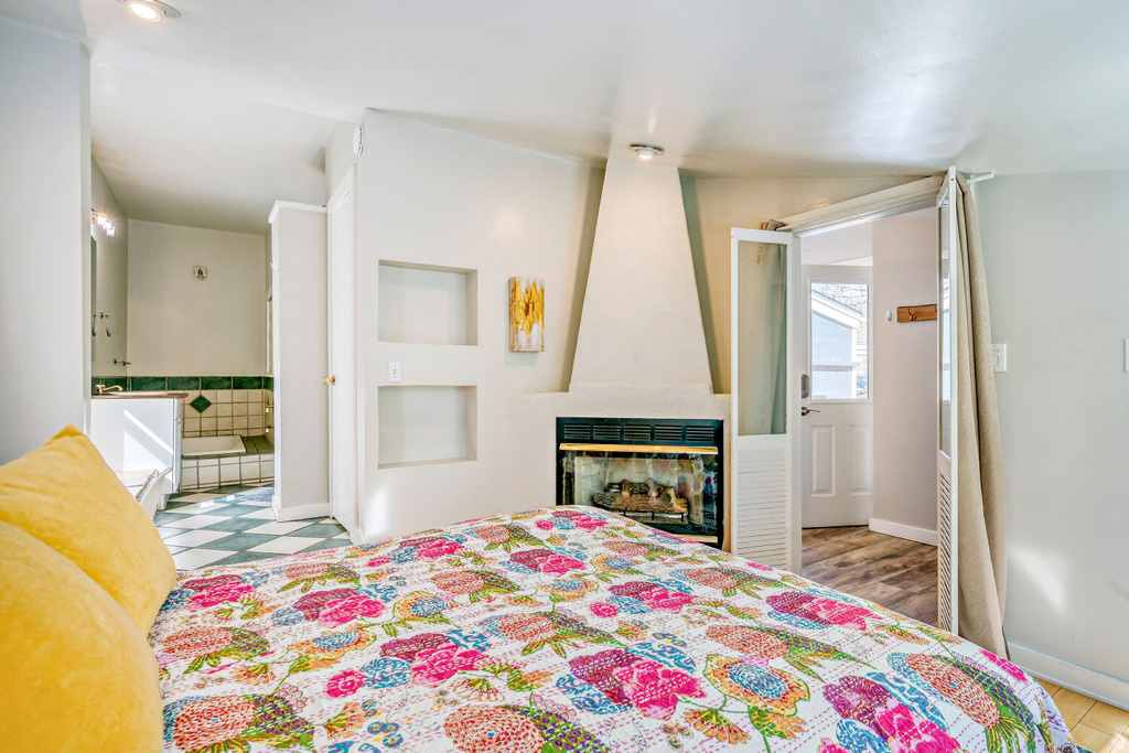 215 S IOWA ST Salt Lake City, UT 84102