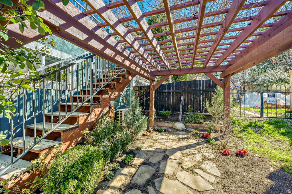 215 S IOWA ST Salt Lake City, UT 84102