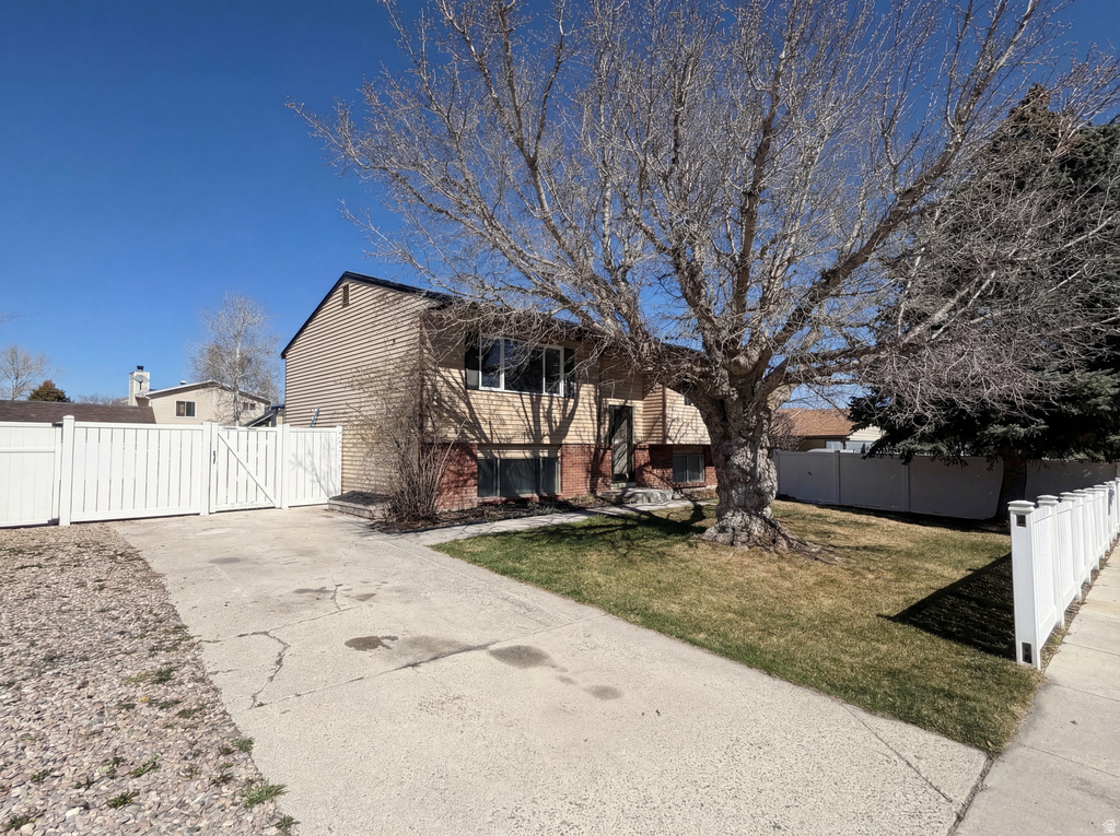 4904 W BANQUET AVE West Jordan, UT 84081