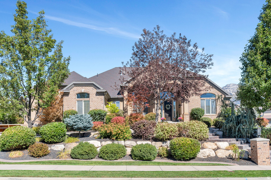 5852 W CENTURY HEIGHTS DR Highland, UT 84003