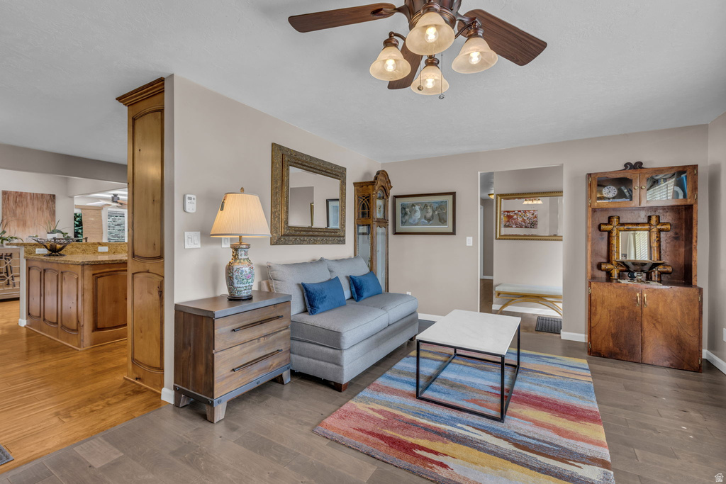 928 N 2075 W Farr West, UT 84404