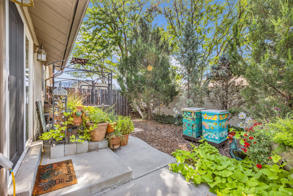 928 N 2075 W Farr West, UT 84404