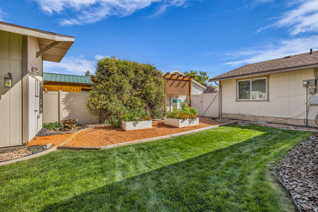 928 N 2075 W Farr West, UT 84404