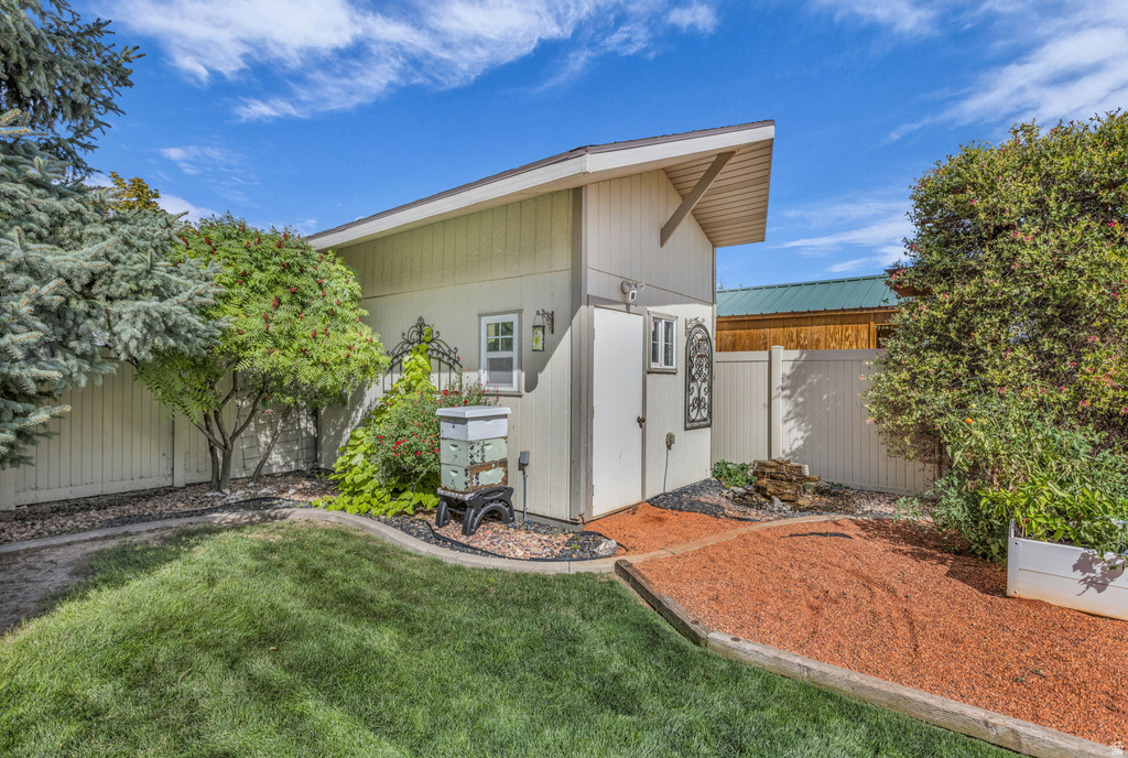 928 N 2075 W Farr West, UT 84404