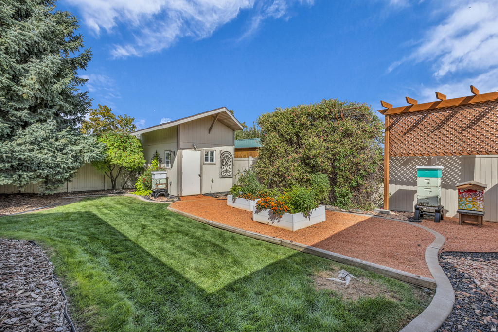 928 N 2075 W Farr West, UT 84404