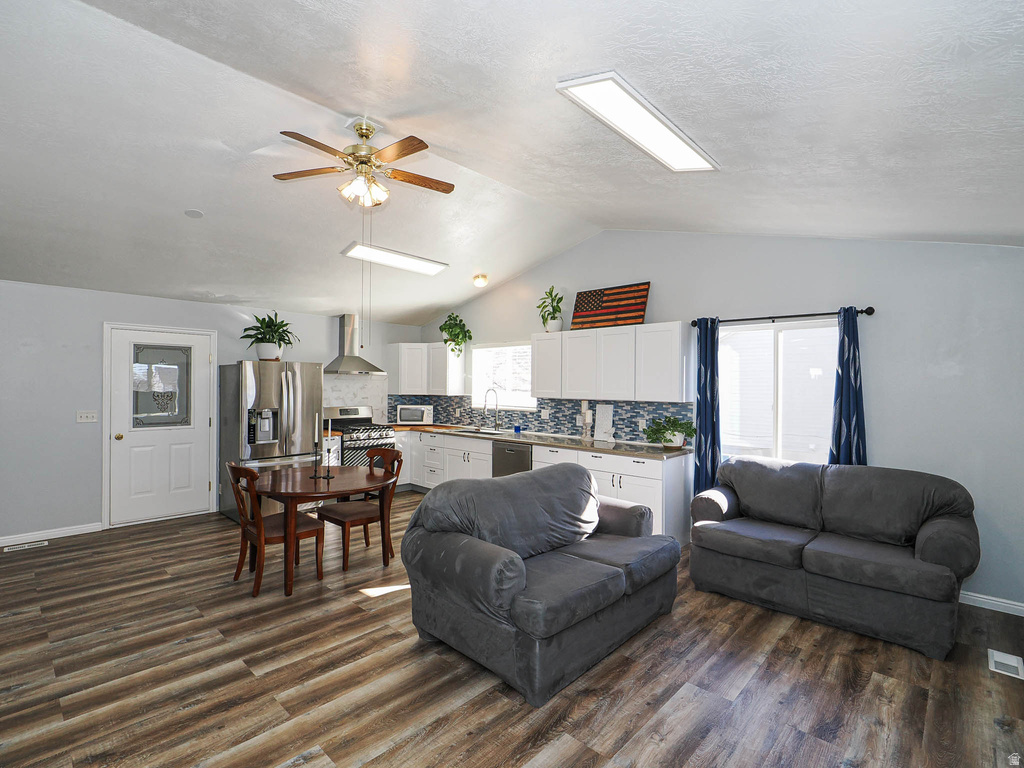 2087 E WEEPING WILLOW WAY Eagle Mountain, UT 84005