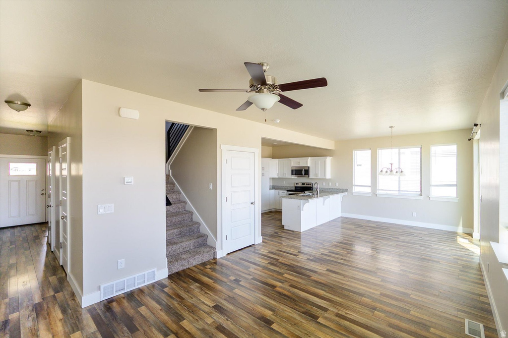 8078 N CLYDESDALE DR Eagle Mountain, UT 84005