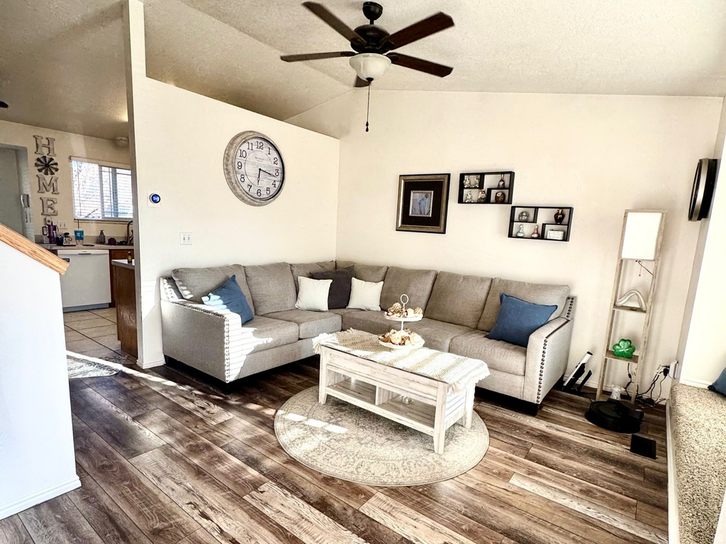 1616 N 725 W Clinton, UT 84015