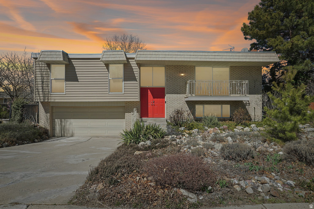 7404 S SUNHILL CIR Cottonwood Heights, UT 84121