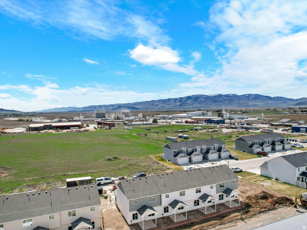 64 E CEDAR LN Malad City, ID 83252