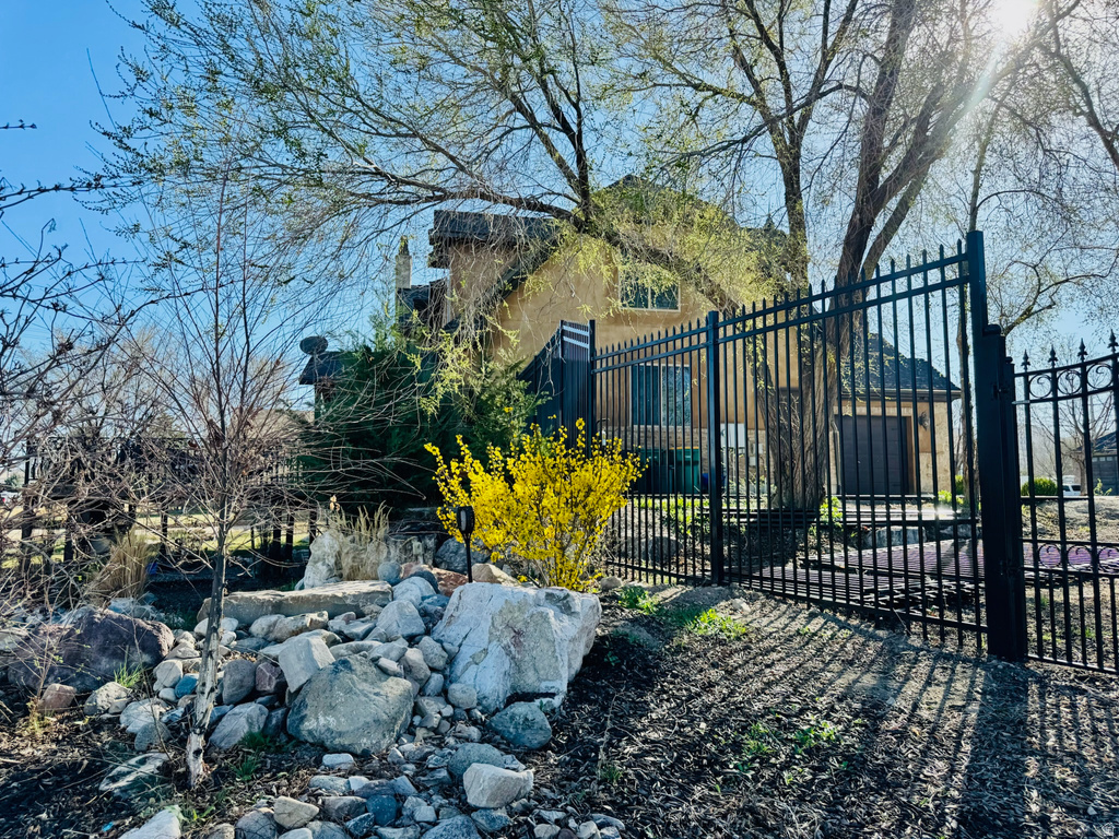 15319 S INDIAN PAINT CIR Bluffdale, UT 84065