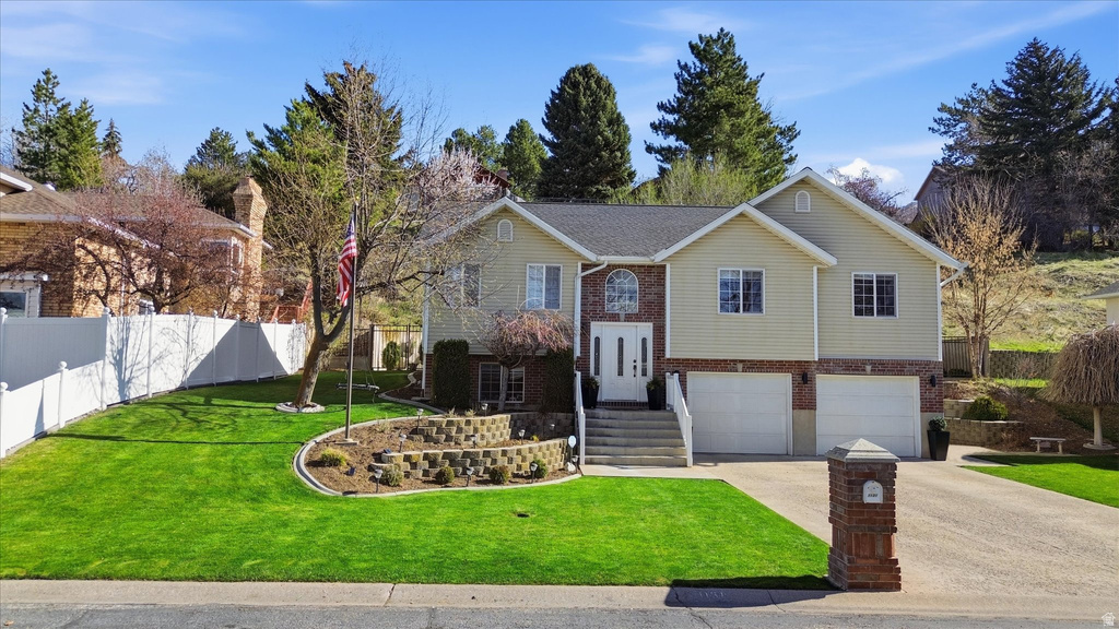 1131 E LAMPLIGHTER DR River Heights, UT 84321