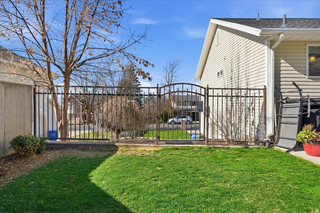 1131 E LAMPLIGHTER DR River Heights, UT 84321