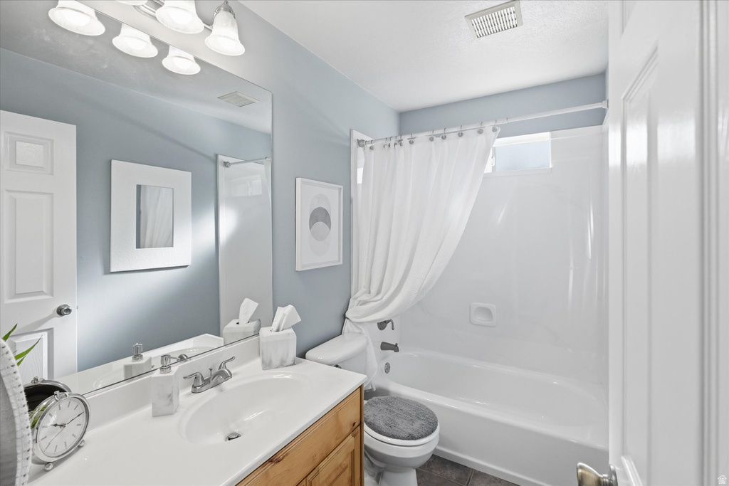 1131 E LAMPLIGHTER DR River Heights, UT 84321