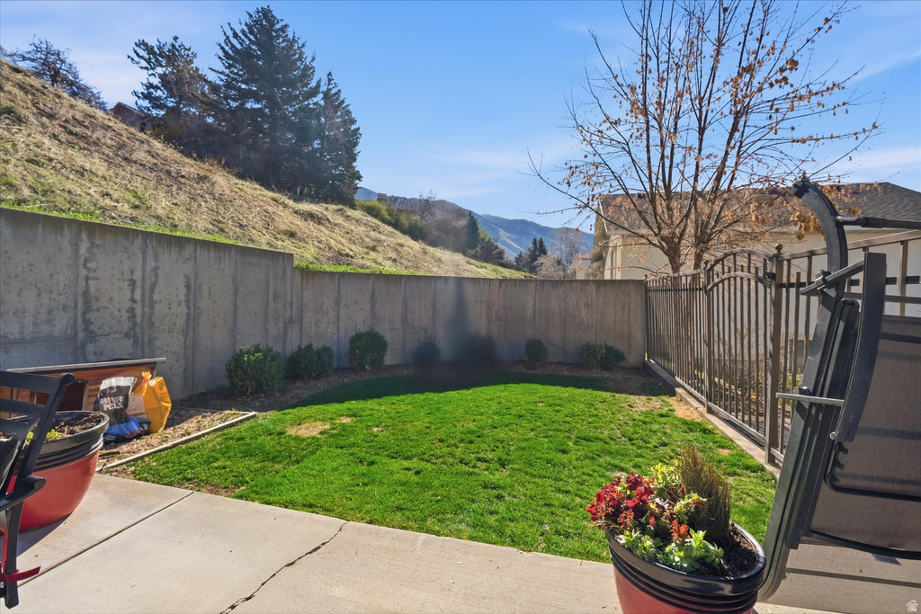 1131 E LAMPLIGHTER DR River Heights, UT 84321