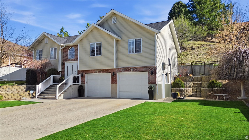 1131 E LAMPLIGHTER DR River Heights, UT 84321