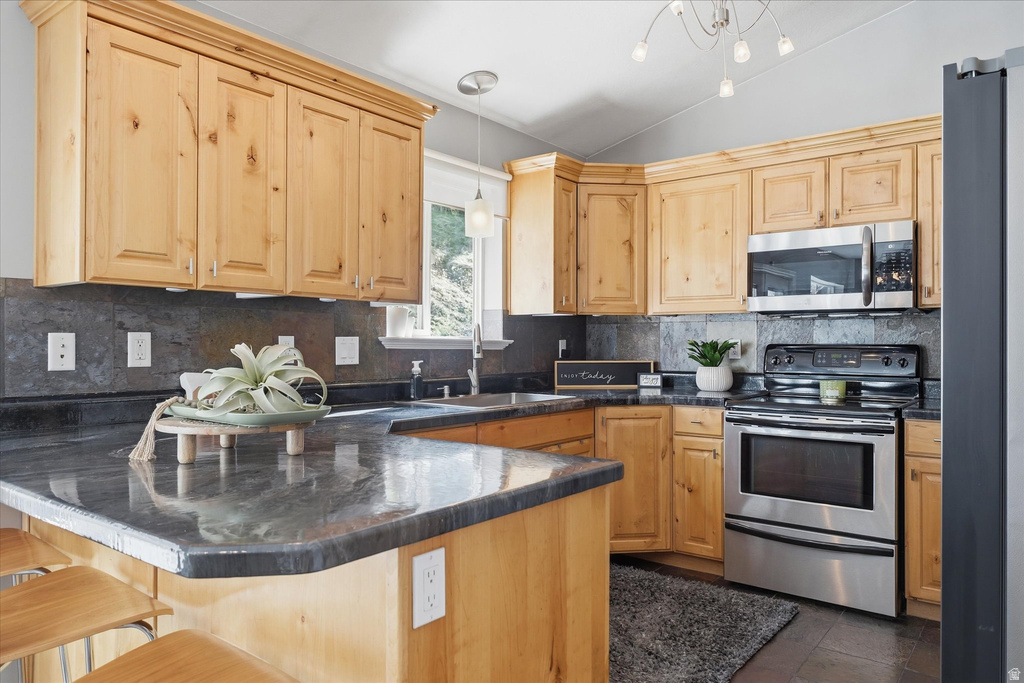 1131 E LAMPLIGHTER DR River Heights, UT 84321