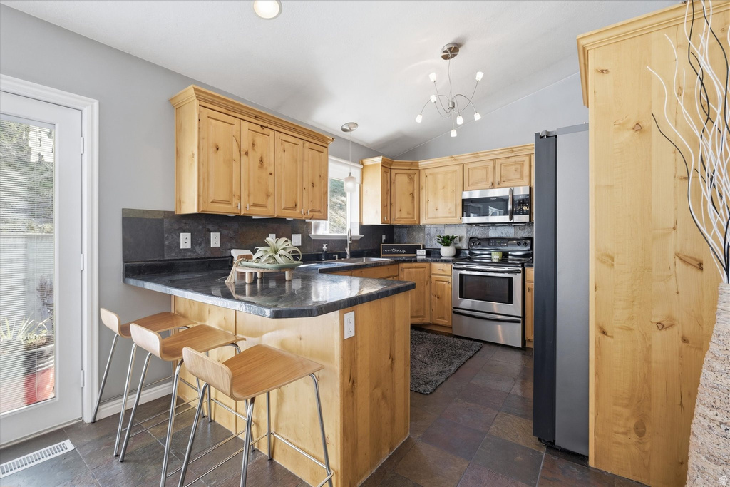 1131 E LAMPLIGHTER DR River Heights, UT 84321