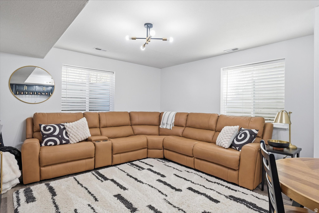 1131 E LAMPLIGHTER DR River Heights, UT 84321