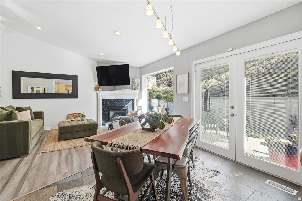 1131 E LAMPLIGHTER DR River Heights, UT 84321