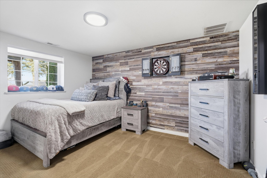 1131 E LAMPLIGHTER DR River Heights, UT 84321