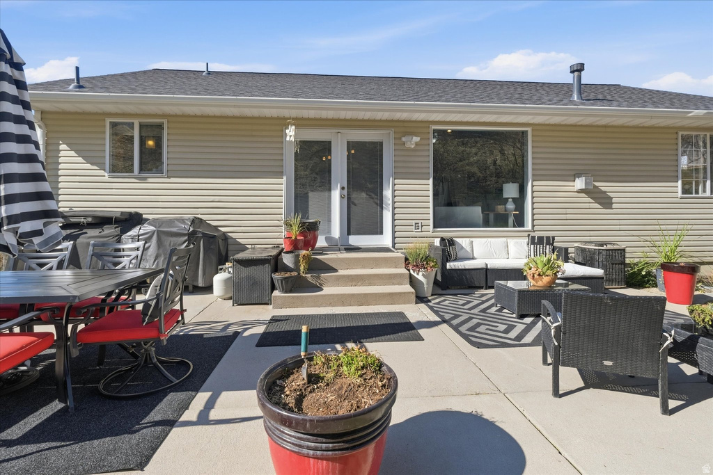 1131 E LAMPLIGHTER DR River Heights, UT 84321