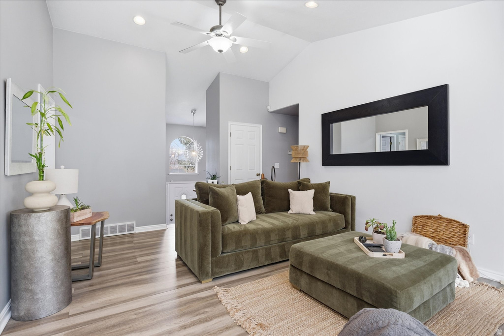 1131 E LAMPLIGHTER DR River Heights, UT 84321