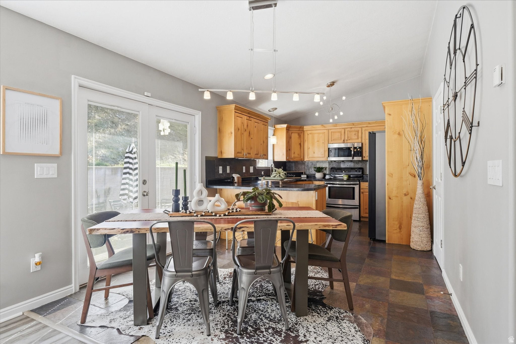 1131 E LAMPLIGHTER DR River Heights, UT 84321