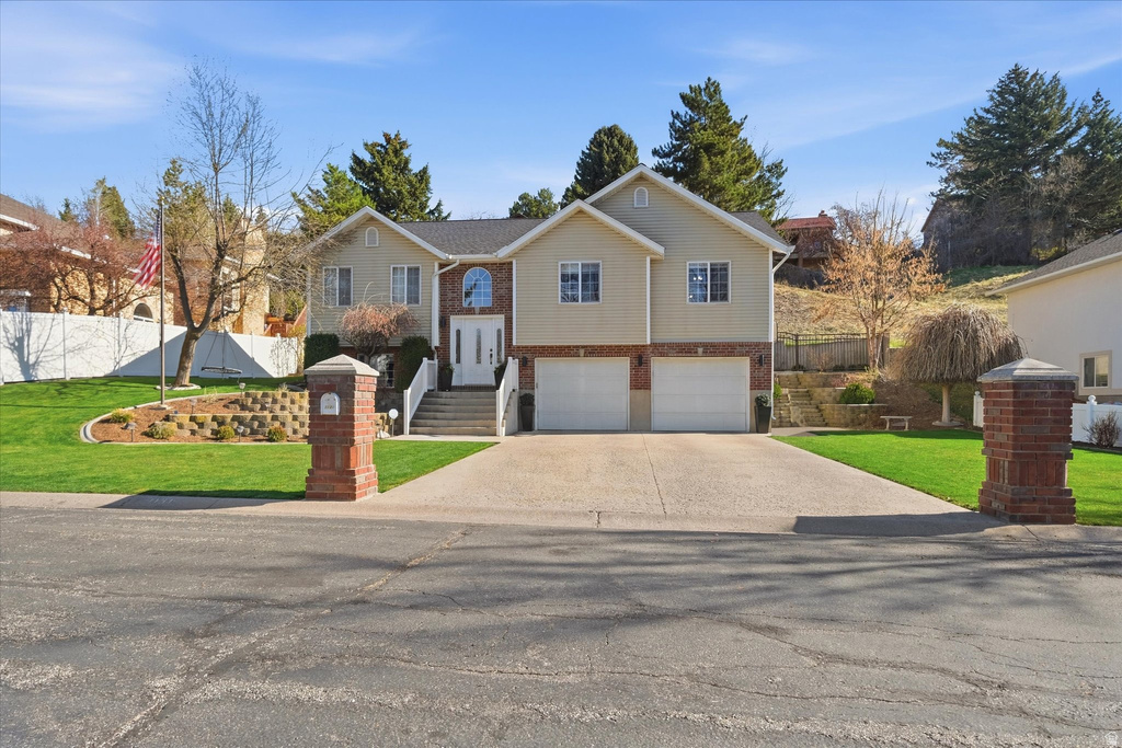 1131 E LAMPLIGHTER DR River Heights, UT 84321