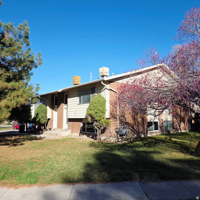 8408 S FOXBRIDGE CIR Sandy, UT 84093
