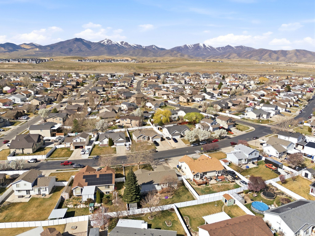 6577 S HIGH BLUFF DR West Valley City, UT 84118